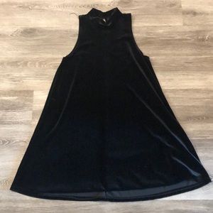 BLACK VELVET TURTLNECK DRESS